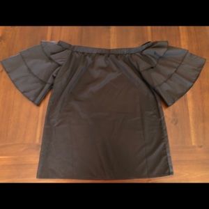 Off the shoulder ruffle sleeve top